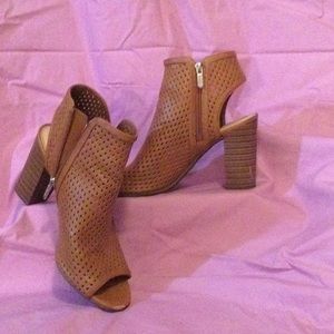 Tan Booties /inner zipper /heel and toe out/ slight wear at toe box/very comfy.